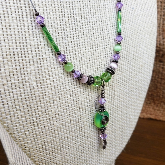 Artisan Wire Strand Glass Pendant Beaded Necklace Green and Purple - Picture 5 of 5